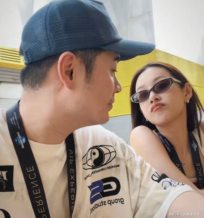 陈赫去国外度假，俩女儿一个像爸一个像妈，41岁张子萱嘟嘴卖萌__陈赫去国外度假，俩女儿一个像爸一个像妈，41岁张子萱嘟嘴卖萌