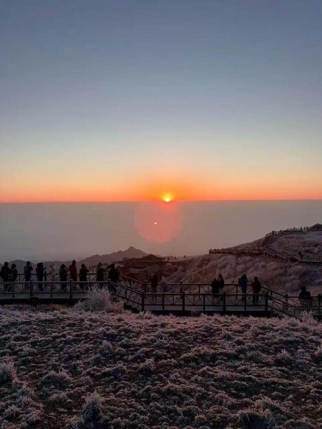 寒假开启“春节档”旅行热,18至22岁大学生旅客购买“人生第一张出境机票”量涨五成