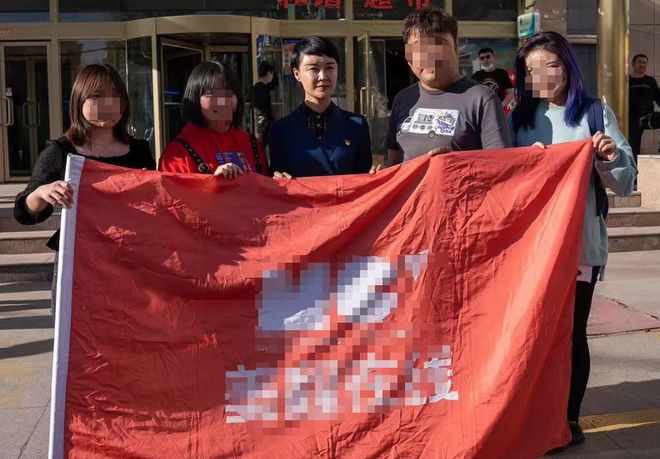 新疆旅游从业者追忆贺娇龙：她说话特别温柔，是干实事的人