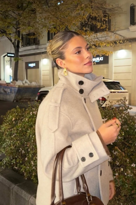 _“生人勿近”高级感的漏斗领既能凹造型还兼顾保暖_“生人勿近”高级感的漏斗领既能凹造型还兼顾保暖