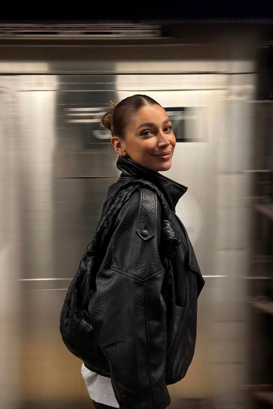 “生人勿近”高级感的漏斗领既能凹造型还兼顾保暖_“生人勿近”高级感的漏斗领既能凹造型还兼顾保暖_