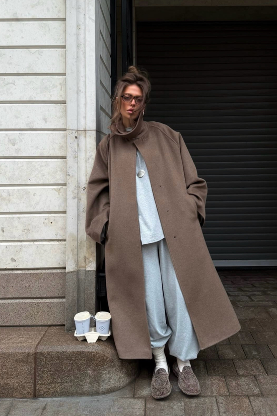 “生人勿近”高级感的漏斗领既能凹造型还兼顾保暖__“生人勿近”高级感的漏斗领既能凹造型还兼顾保暖