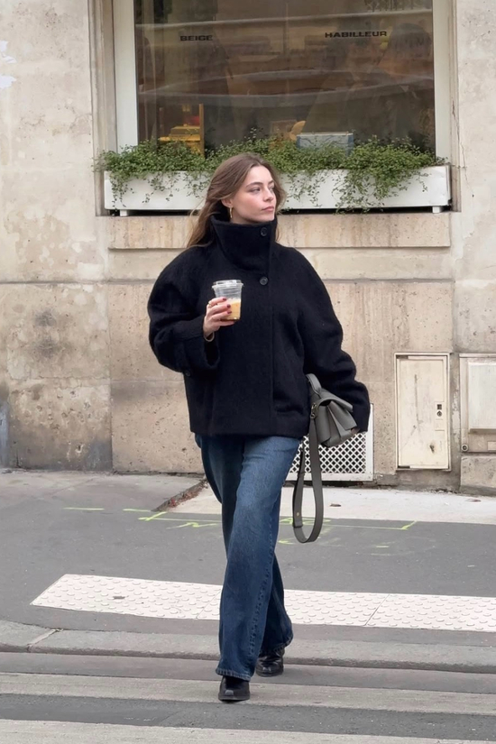 _“生人勿近”高级感的漏斗领既能凹造型还兼顾保暖_“生人勿近”高级感的漏斗领既能凹造型还兼顾保暖