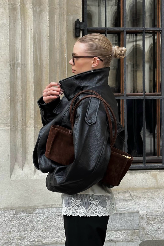 “生人勿近”高级感的漏斗领既能凹造型还兼顾保暖__“生人勿近”高级感的漏斗领既能凹造型还兼顾保暖