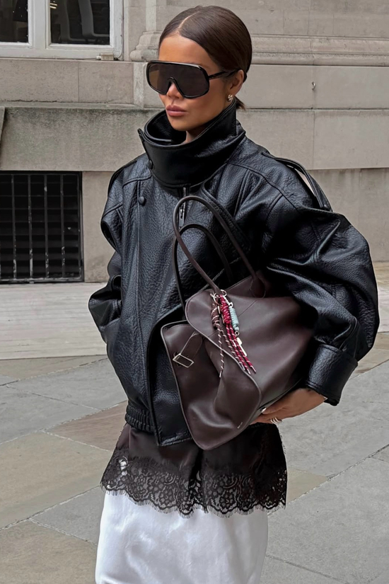 _“生人勿近”高级感的漏斗领既能凹造型还兼顾保暖_“生人勿近”高级感的漏斗领既能凹造型还兼顾保暖