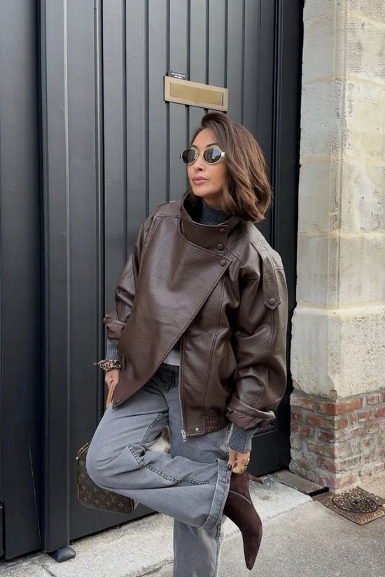 “生人勿近”高级感的漏斗领既能凹造型还兼顾保暖__“生人勿近”高级感的漏斗领既能凹造型还兼顾保暖