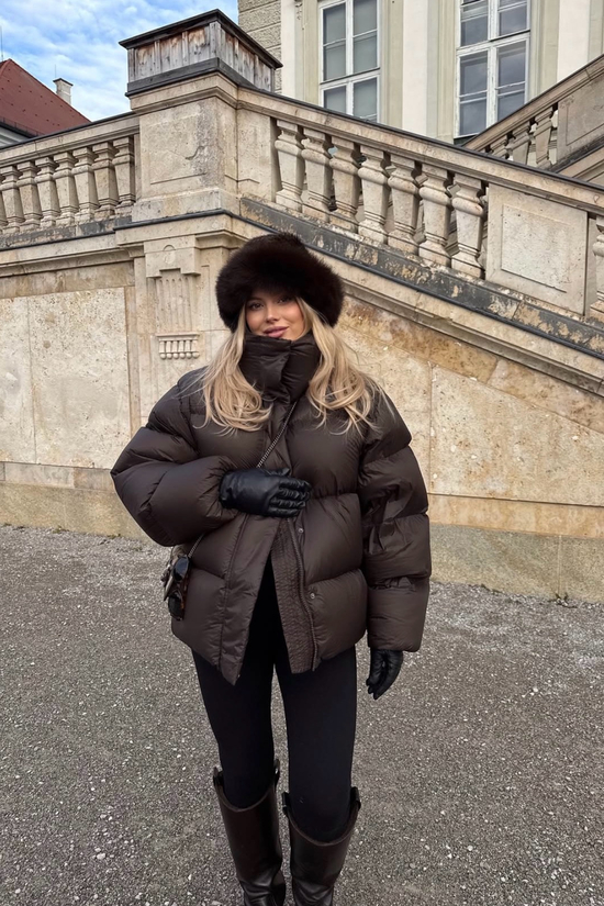 “生人勿近”高级感的漏斗领既能凹造型还兼顾保暖_“生人勿近”高级感的漏斗领既能凹造型还兼顾保暖_