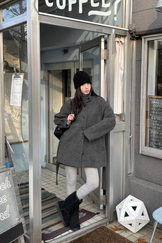 “生人勿近”高级感的漏斗领既能凹造型还兼顾保暖__“生人勿近”高级感的漏斗领既能凹造型还兼顾保暖