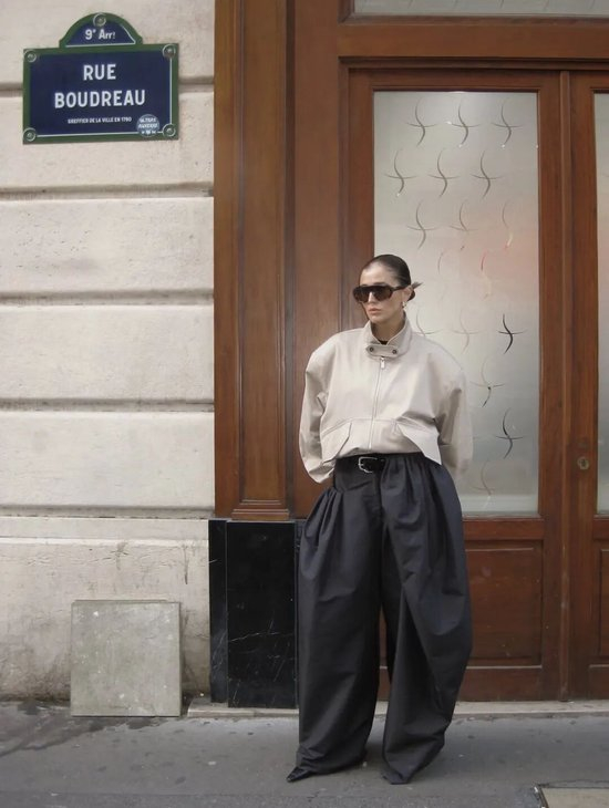 _“生人勿近”高级感的漏斗领既能凹造型还兼顾保暖_“生人勿近”高级感的漏斗领既能凹造型还兼顾保暖