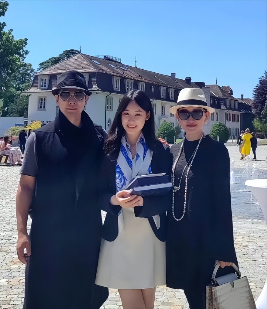 出乎赵文卓夫妇的预料，18岁的美籍女儿，如今已开始给他们争光了_出乎赵文卓夫妇的预料，18岁的美籍女儿，如今已开始给他们争光了_