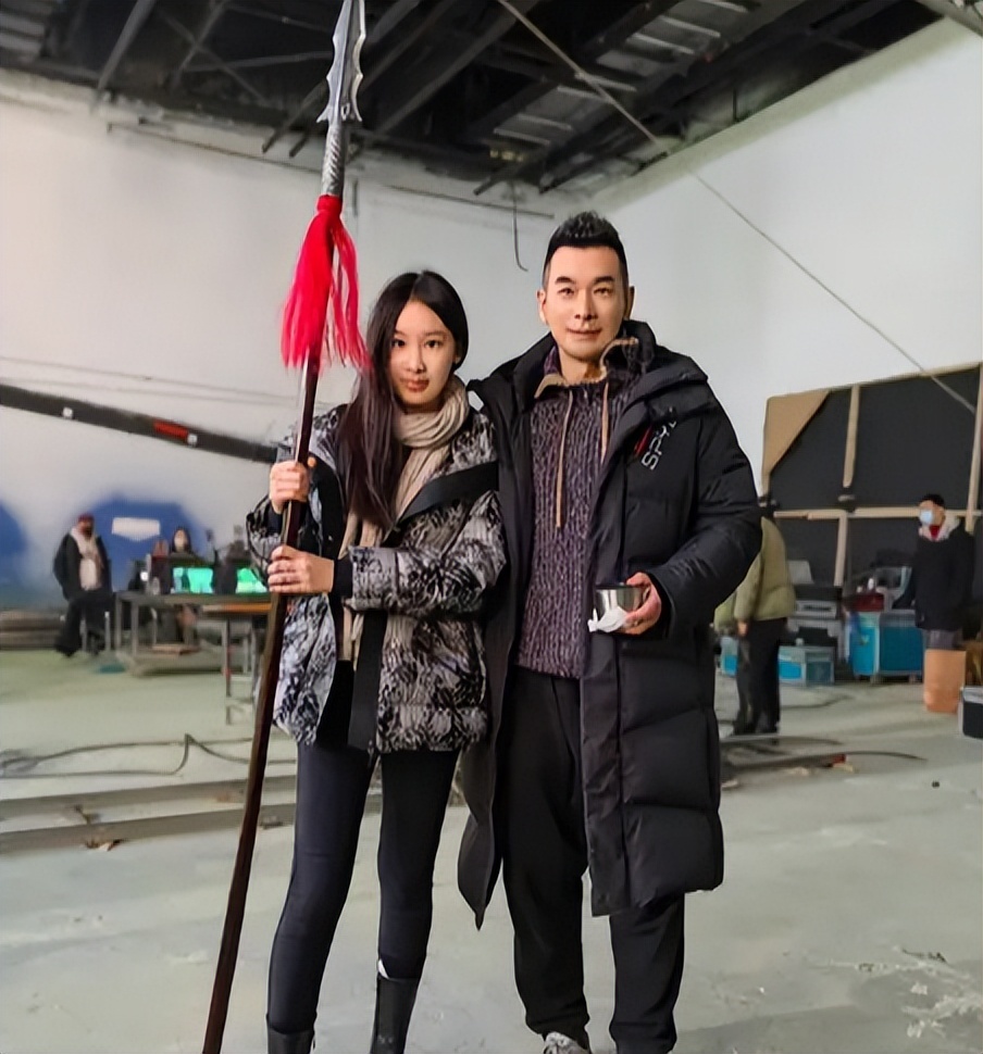 _出乎赵文卓夫妇的预料，18岁的美籍女儿，如今已开始给他们争光了_出乎赵文卓夫妇的预料，18岁的美籍女儿，如今已开始给他们争光了