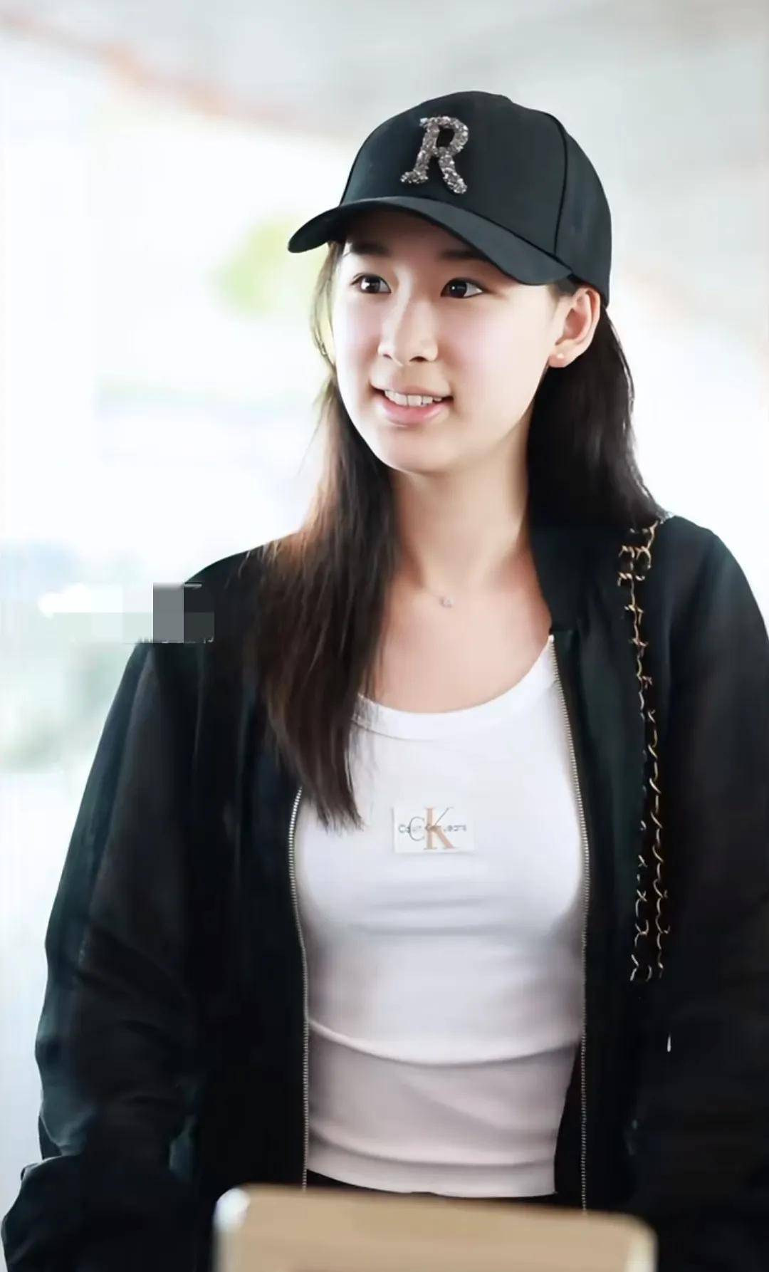 出乎赵文卓夫妇的预料，18岁的美籍女儿，如今已开始给他们争光了__出乎赵文卓夫妇的预料，18岁的美籍女儿，如今已开始给他们争光了