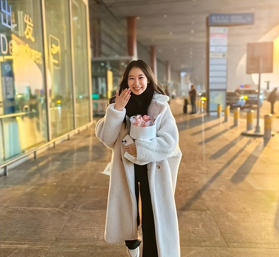 出乎赵文卓夫妇的预料，18岁的美籍女儿，如今已开始给他们争光了__出乎赵文卓夫妇的预料，18岁的美籍女儿，如今已开始给他们争光了