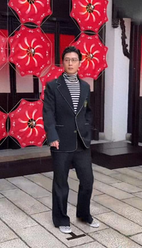 _刘畊宏曝周杰伦酷爱网友_窦骁雕形毕露