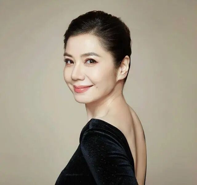 65岁钟楚红近况曝光！老公去世18年未再嫁，一个人孤苦伶仃生活__65岁钟楚红近况曝光！老公去世18年未再嫁，一个人孤苦伶仃生活