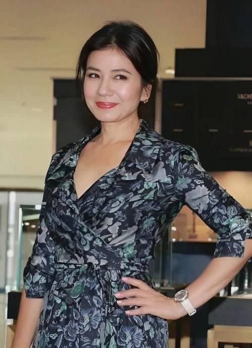 _65岁钟楚红近况曝光！老公去世18年未再嫁，一个人孤苦伶仃生活_65岁钟楚红近况曝光！老公去世18年未再嫁，一个人孤苦伶仃生活