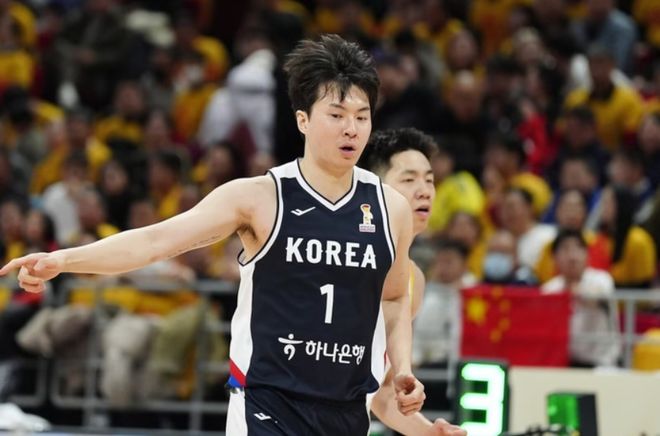 世预赛中国vs韩国海报_世预赛国足战韩国重播_