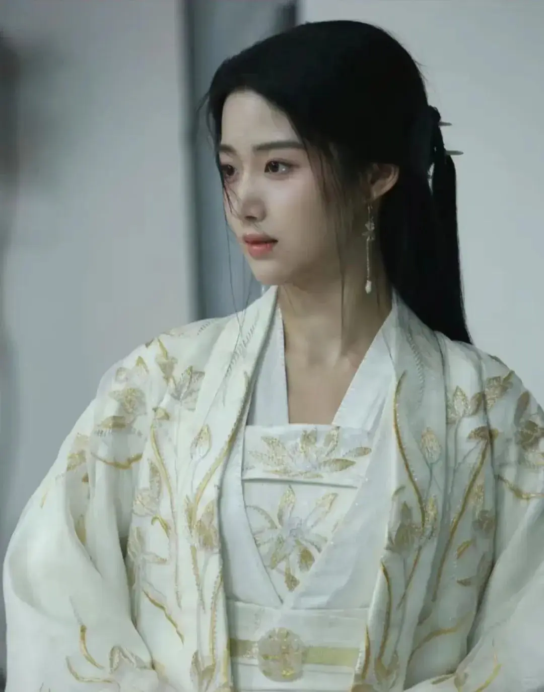 _奢牌珠宝_卢昱弟演艺