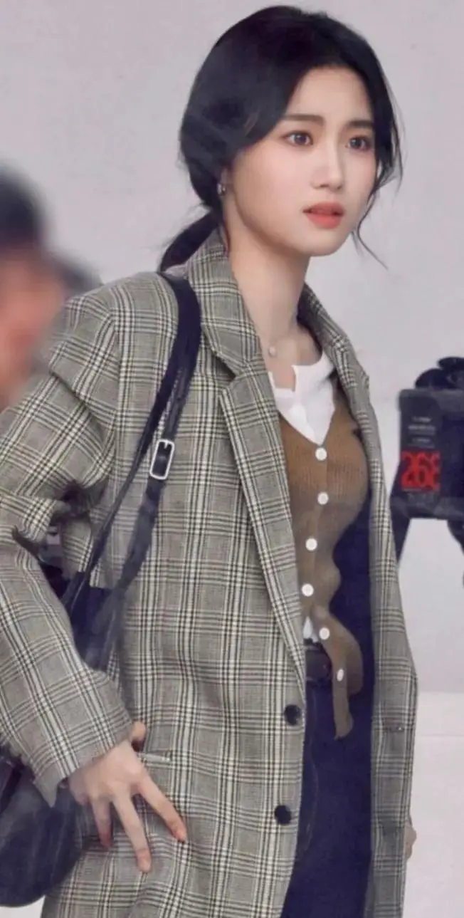 卢昱弟演艺_奢牌珠宝_