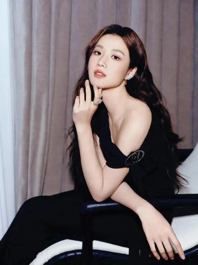 卢昱弟演艺_奢牌珠宝_