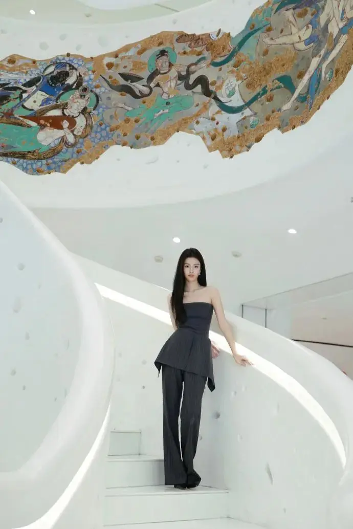 奢牌珠宝_卢昱弟演艺_