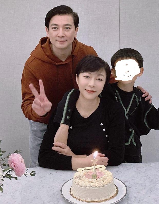 黄慧颐晒结婚证，正式向保剑锋开战，同时喊话现任何珈好_黄慧颐晒结婚证，正式向保剑锋开战，同时喊话现任何珈好_