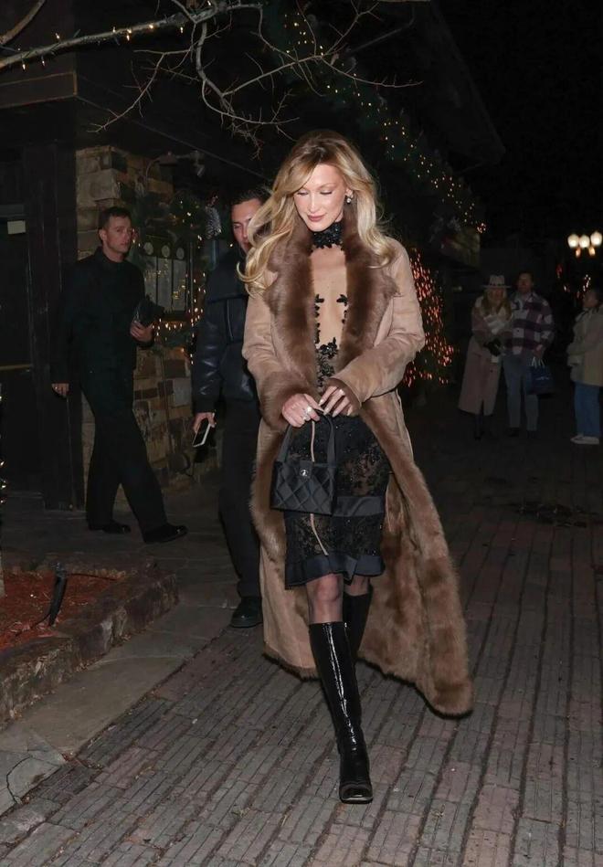 冬装羽绒服搭配__款冬季羽绒服