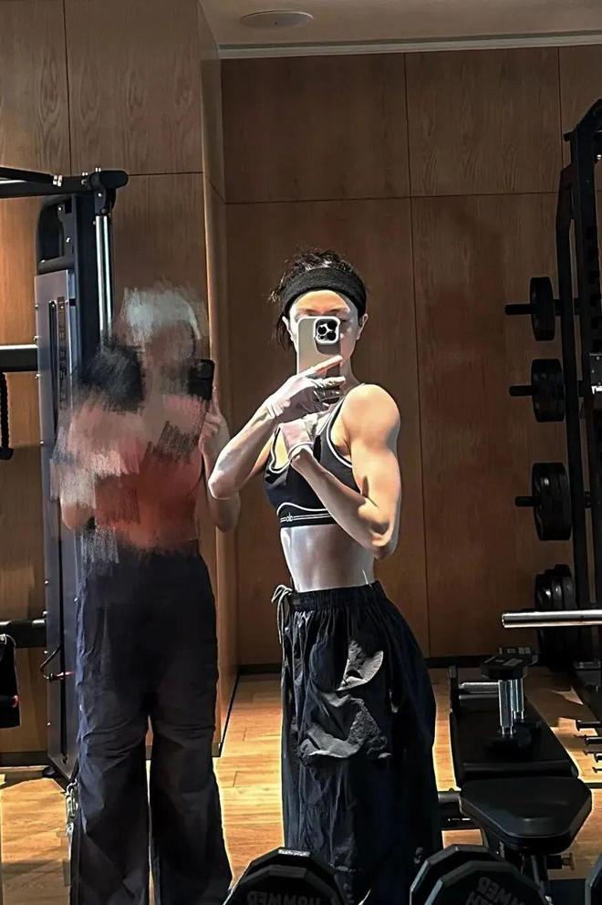 练背避免大圆肌发力_胸和背是对抗肌没人_