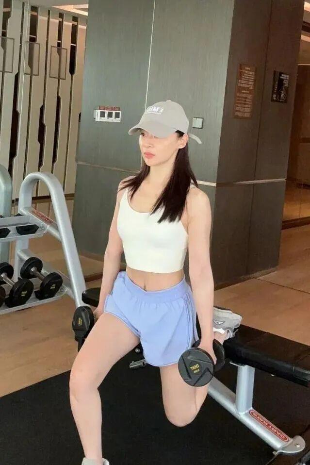 _练背避免大圆肌发力_胸和背是对抗肌没人