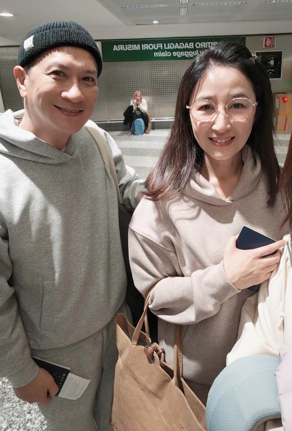 米兰合照__甜蜜风情侣亲子装