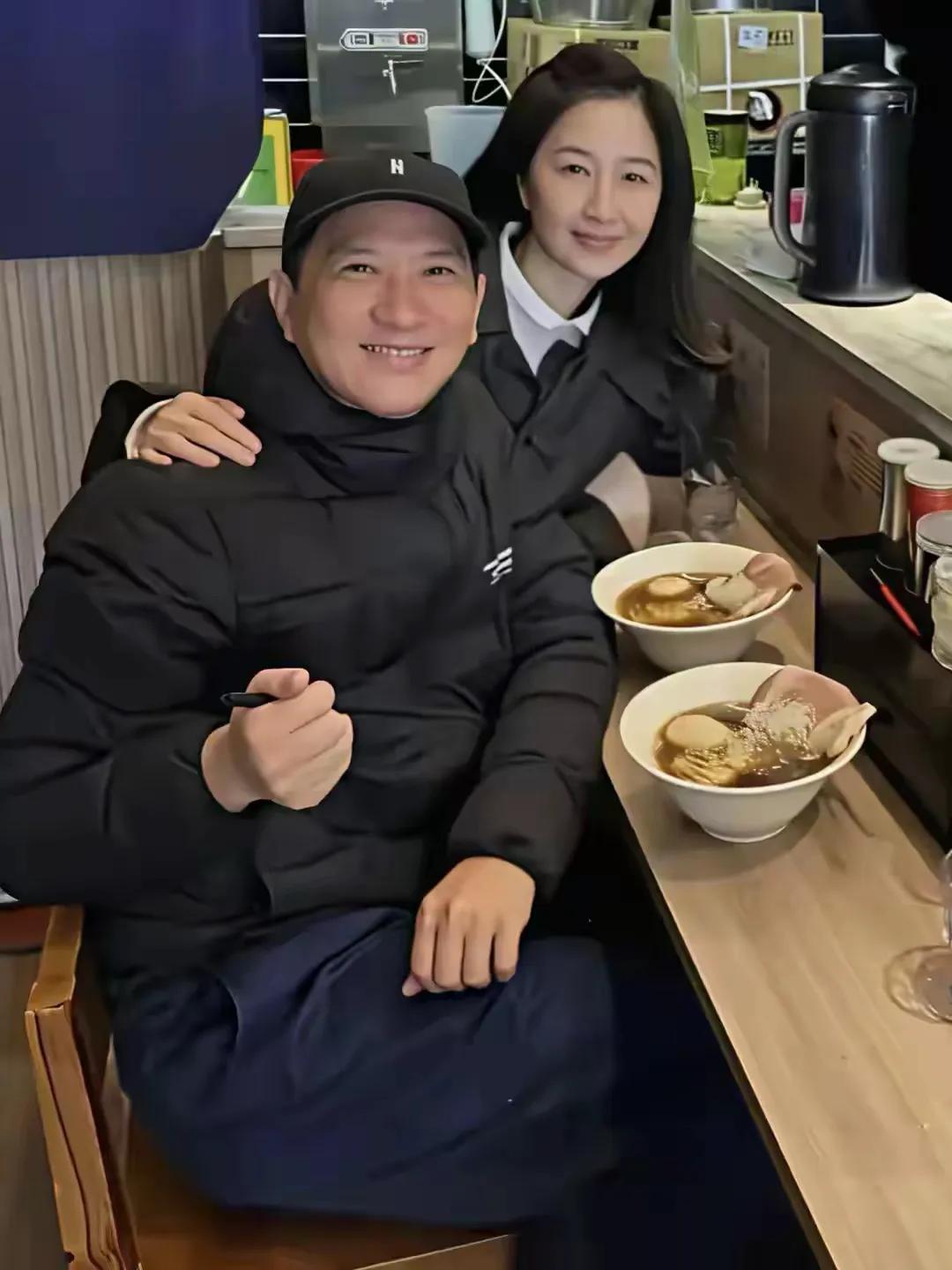 _甜蜜风情侣亲子装_米兰合照