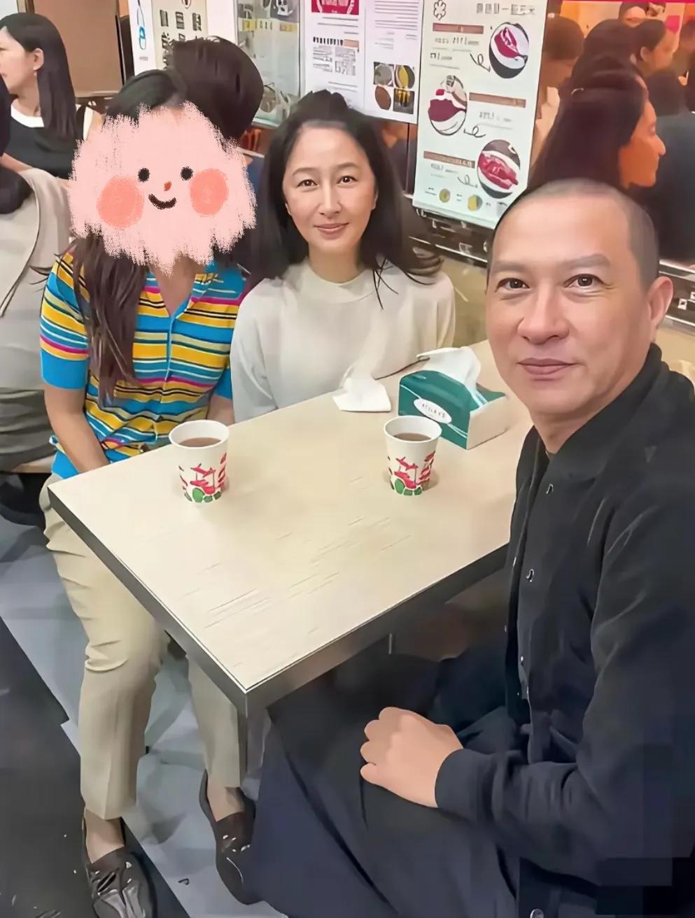 米兰合照__甜蜜风情侣亲子装