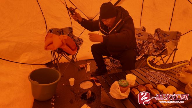 千年渔猎焕新彩 “冰超” 冬钓添活力 镜泊湖第十一届冬捕节盛大启幕__千年渔猎焕新彩 “冰超” 冬钓添活力 镜泊湖第十一届冬捕节盛大启幕