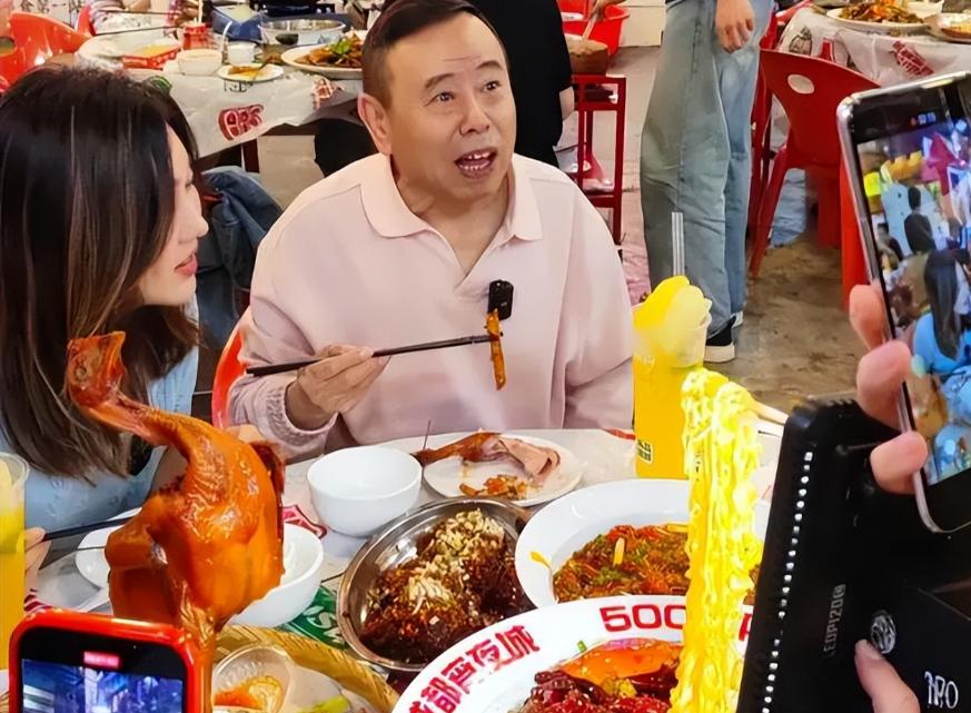 春晚潘长江蔡明小品全集__2020年春晚蔡明潘长江缺席