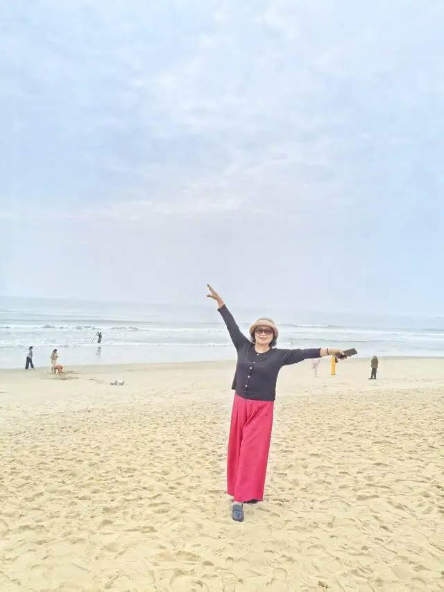 崖下求生/碧海逃生__上海的海奉贤碧海金沙海滩