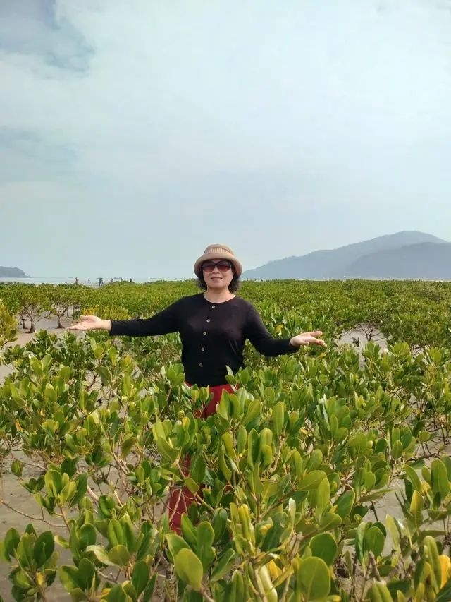 崖下求生/碧海逃生__上海的海奉贤碧海金沙海滩