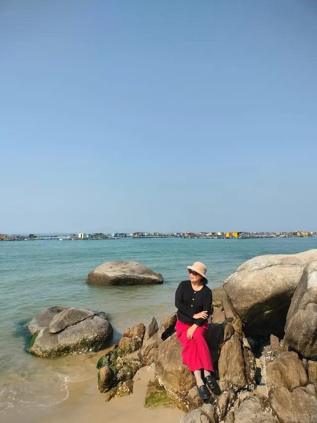 崖下求生/碧海逃生_上海的海奉贤碧海金沙海滩_