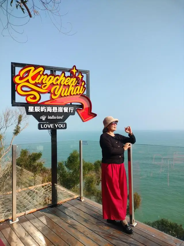 崖下求生/碧海逃生_上海的海奉贤碧海金沙海滩_