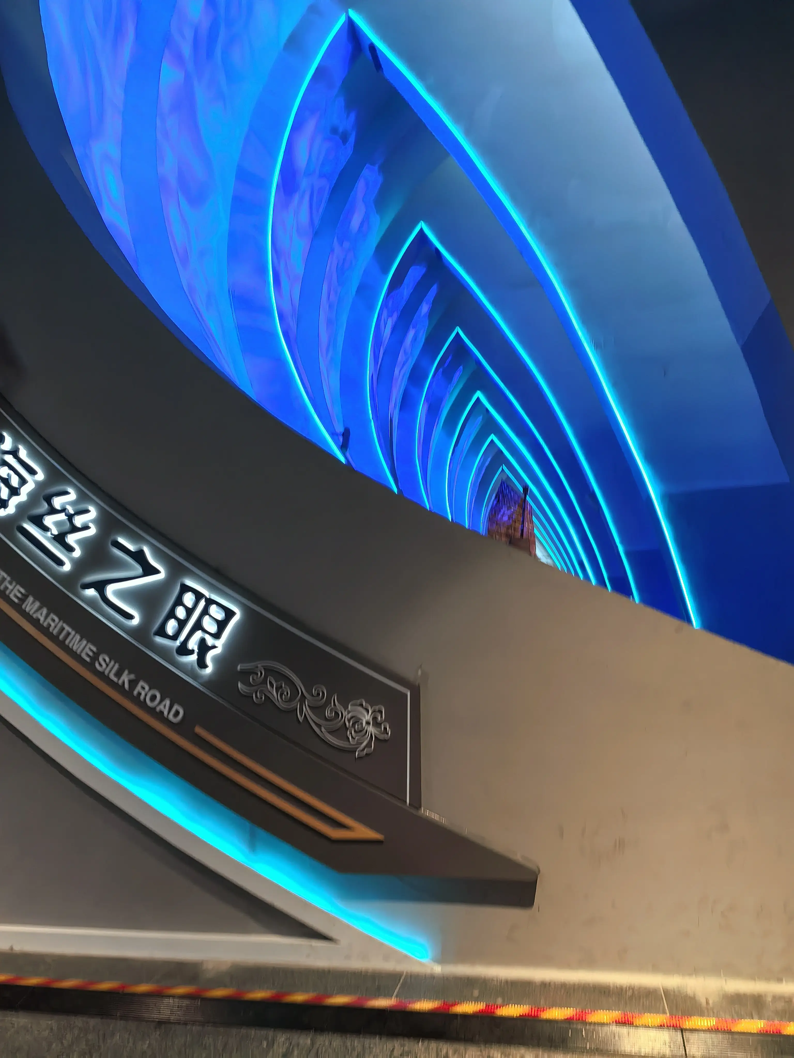 上海的海奉贤碧海金沙海滩__崖下求生/碧海逃生