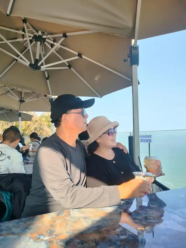 上海的海奉贤碧海金沙海滩__崖下求生/碧海逃生