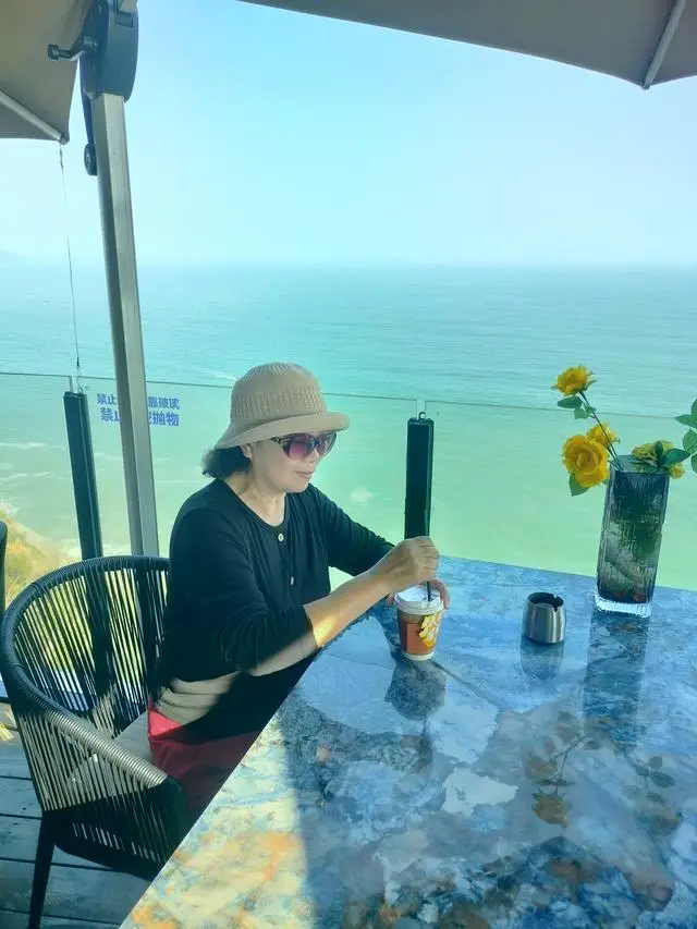 崖下求生/碧海逃生__上海的海奉贤碧海金沙海滩