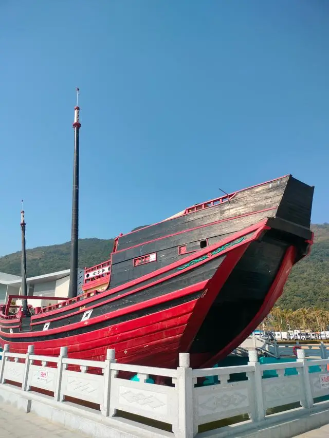 上海的海奉贤碧海金沙海滩__崖下求生/碧海逃生