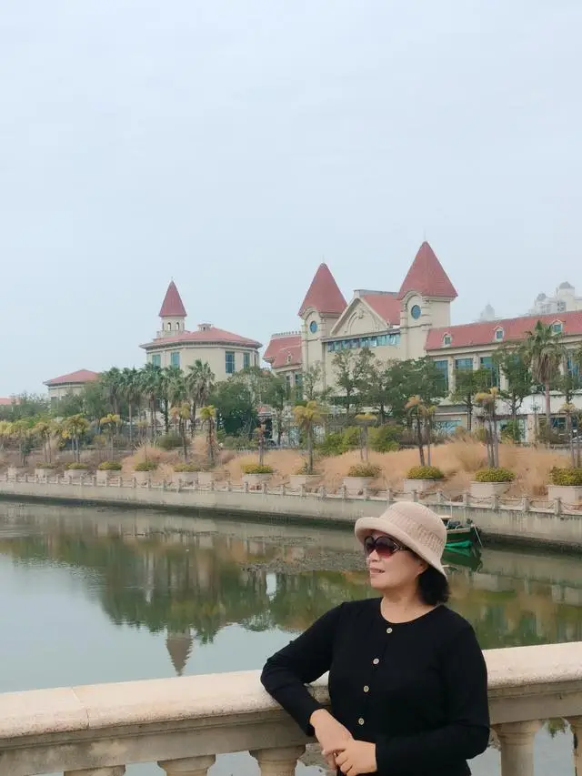 崖下求生/碧海逃生_上海的海奉贤碧海金沙海滩_