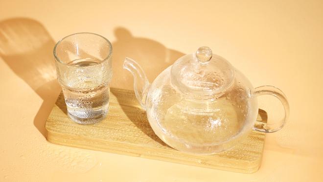 医生再三告诫：70岁之后的老人，宁可晚睡，睡前也不要做这5件事