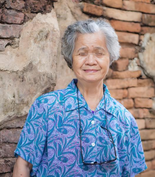 79岁老太被儿媳扇巴掌，当场烧了552万存折，20天后儿子回家笑了