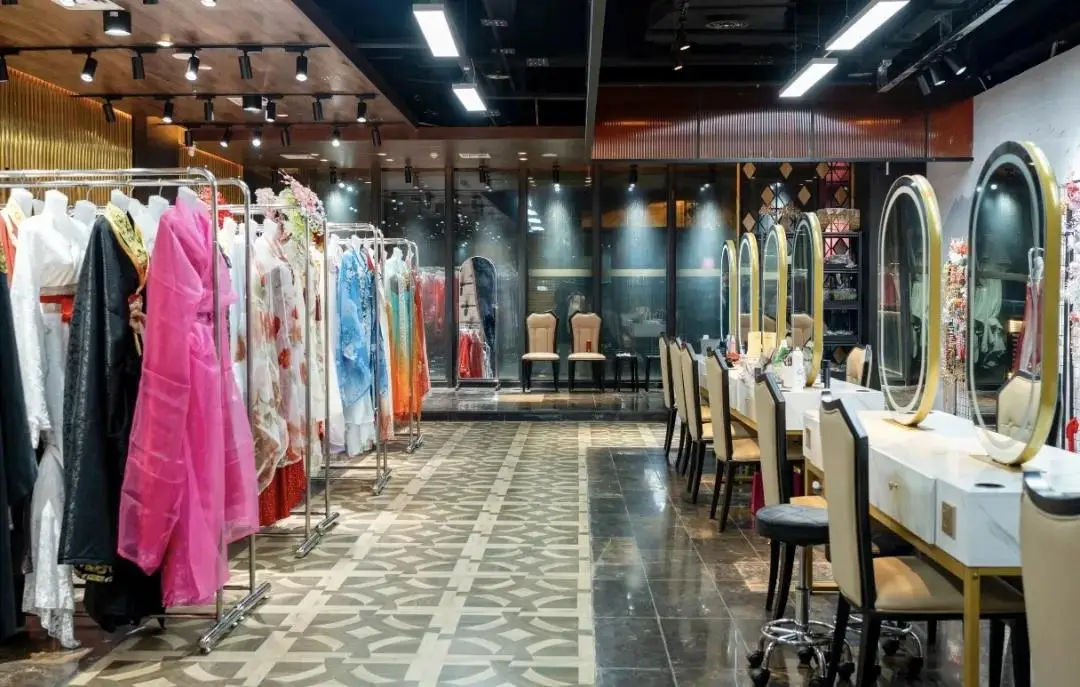 爆火全网的“素颜”巴黎，撕下旅拍的真面目__爆火全网的“素颜”巴黎，撕下旅拍的真面目