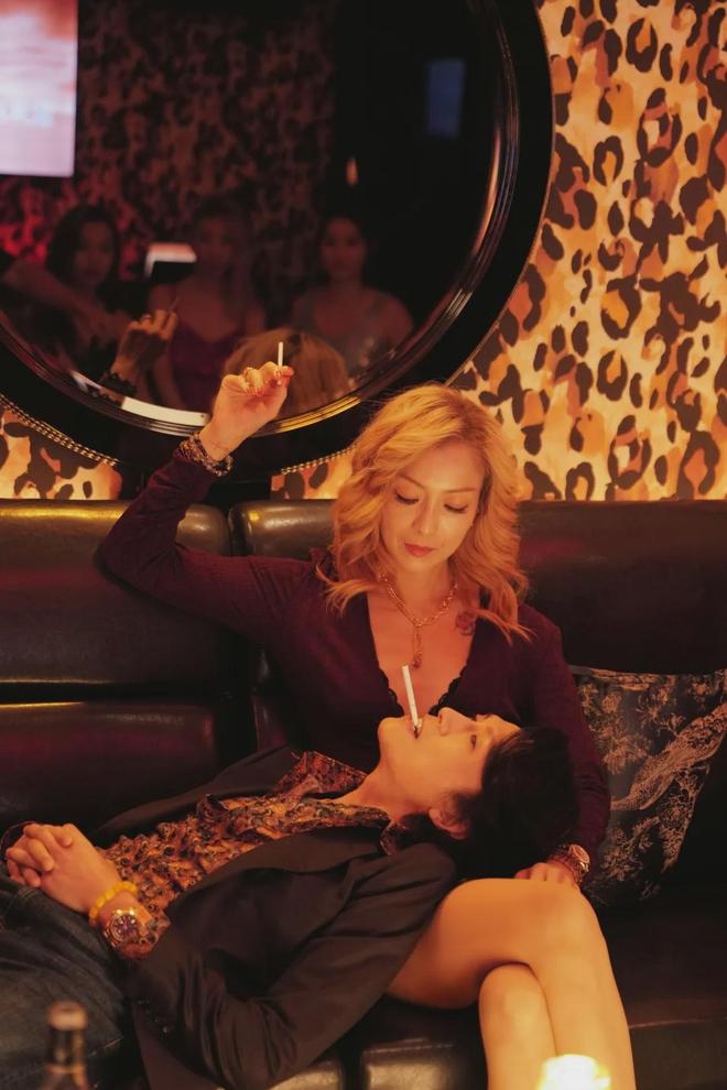 夜王︱黃子華爆金句保證四萬咁口，楊偲泳解禁激深八字事業線搶鏡