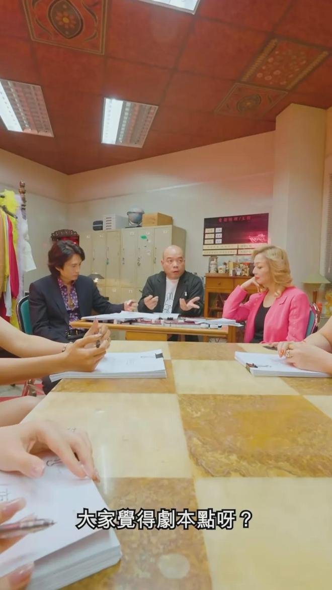 夜王︱黃子華爆金句保證四萬咁口，楊偲泳解禁激深八字事業線搶鏡__夜王︱黃子華爆金句保證四萬咁口，楊偲泳解禁激深八字事業線搶鏡