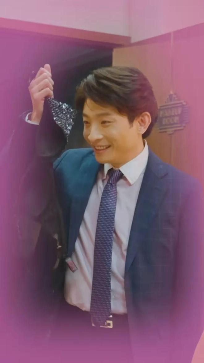 夜王︱黃子華爆金句保證四萬咁口，楊偲泳解禁激深八字事業線搶鏡_夜王︱黃子華爆金句保證四萬咁口，楊偲泳解禁激深八字事業線搶鏡_