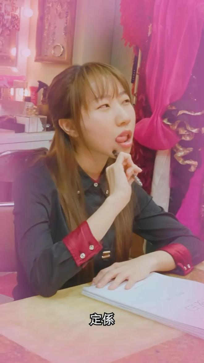 夜王︱黃子華爆金句保證四萬咁口，楊偲泳解禁激深八字事業線搶鏡__夜王︱黃子華爆金句保證四萬咁口，楊偲泳解禁激深八字事業線搶鏡